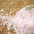 Salzkristall-granuliert 1000g in einem Zip Beutel Körnung 1-3mm aus den Minen der Salt Range 'Ein Vorgebirge des Himalaya' rosa Kristallsalz, geeignet für Salzmühlen, geprüfte Qualität, Salz,Himalaya Salz, Steinsalz, Speisesalz, Badesalz -